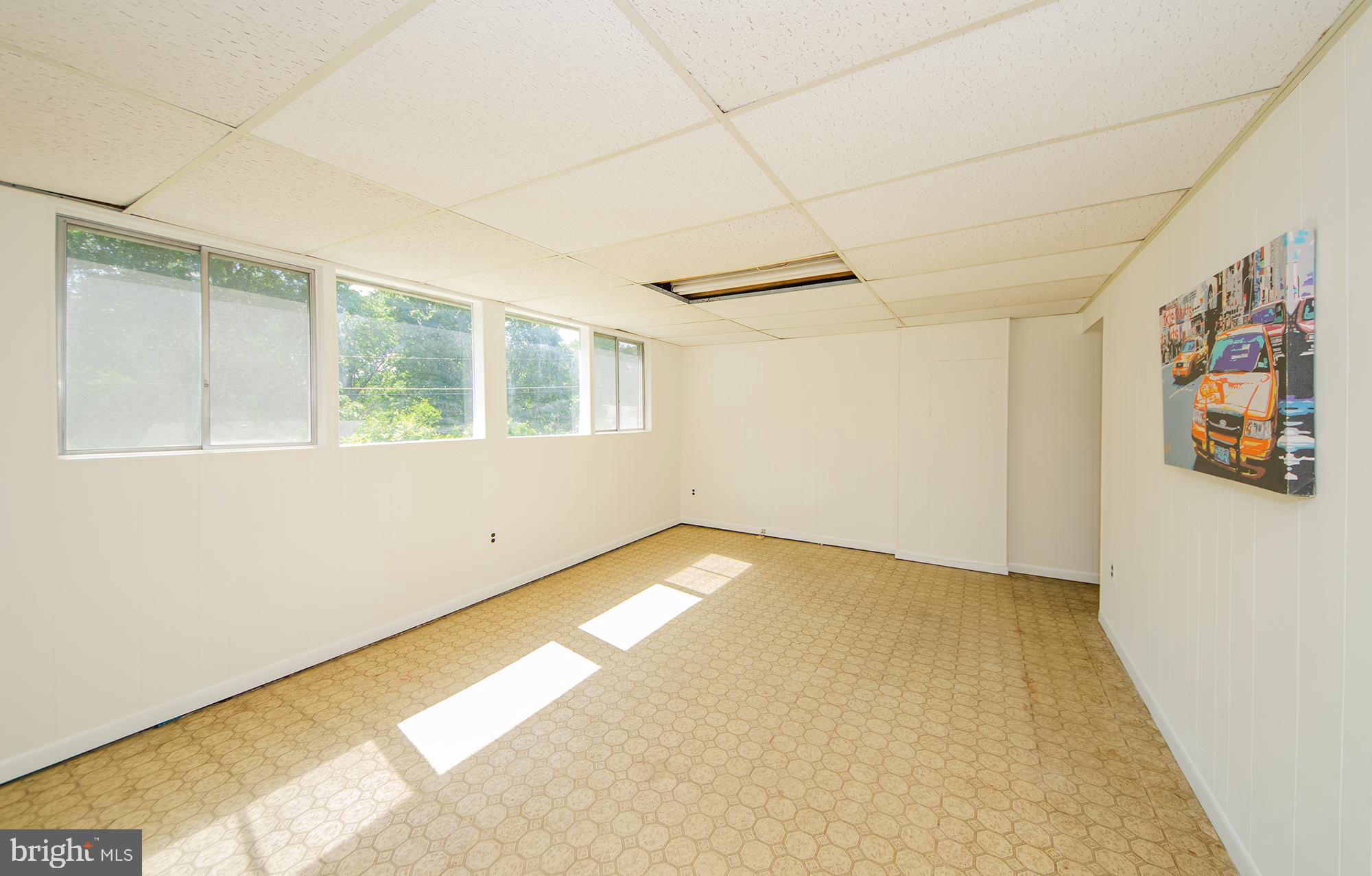 4411 Roundhill Road Alexandria, VA 22310 - Photo 17 of 23 Gallery Image 17