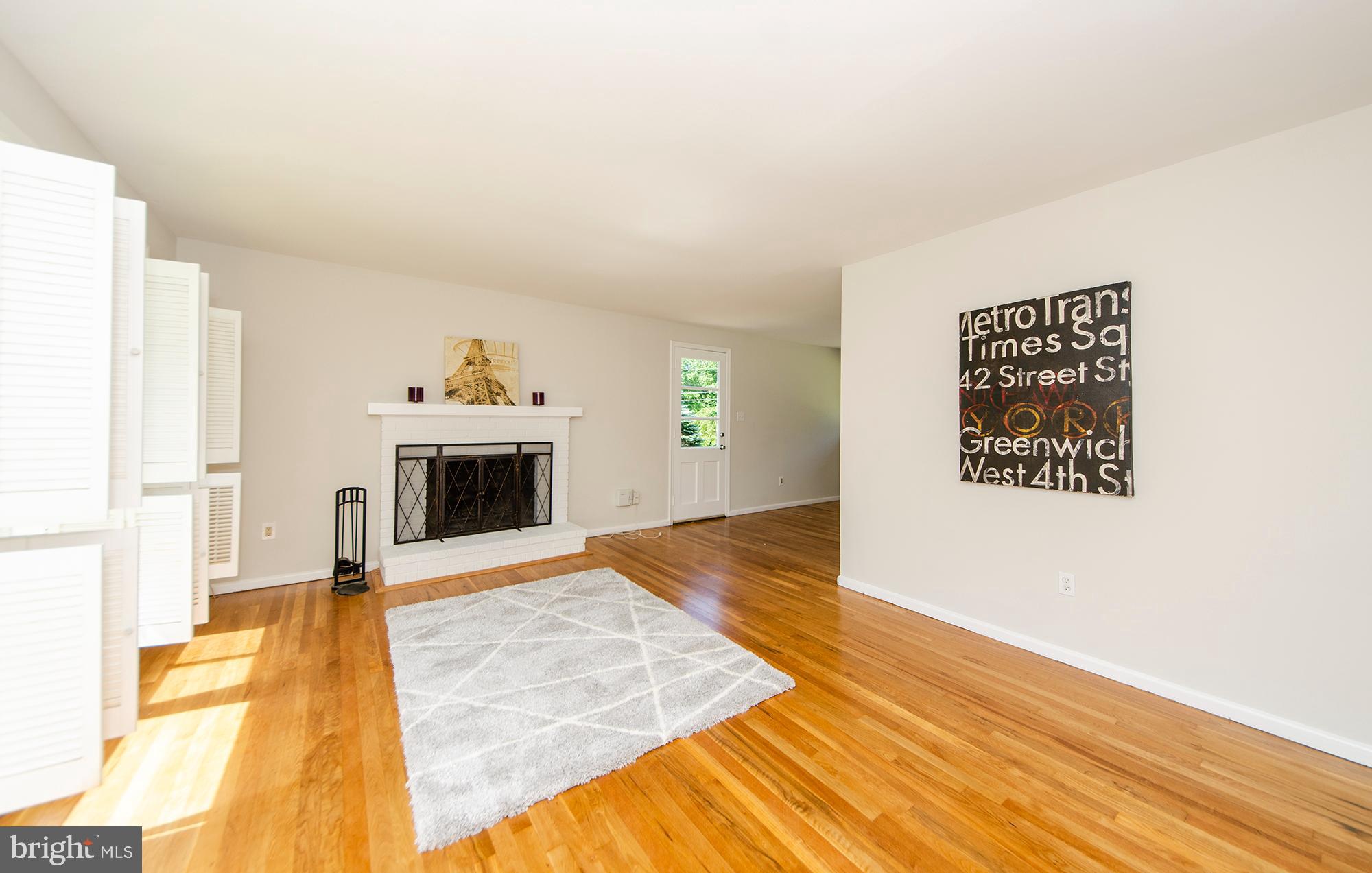 4411 Roundhill Road Alexandria, VA 22310 - Photo 5 of 23 Gallery Image 5