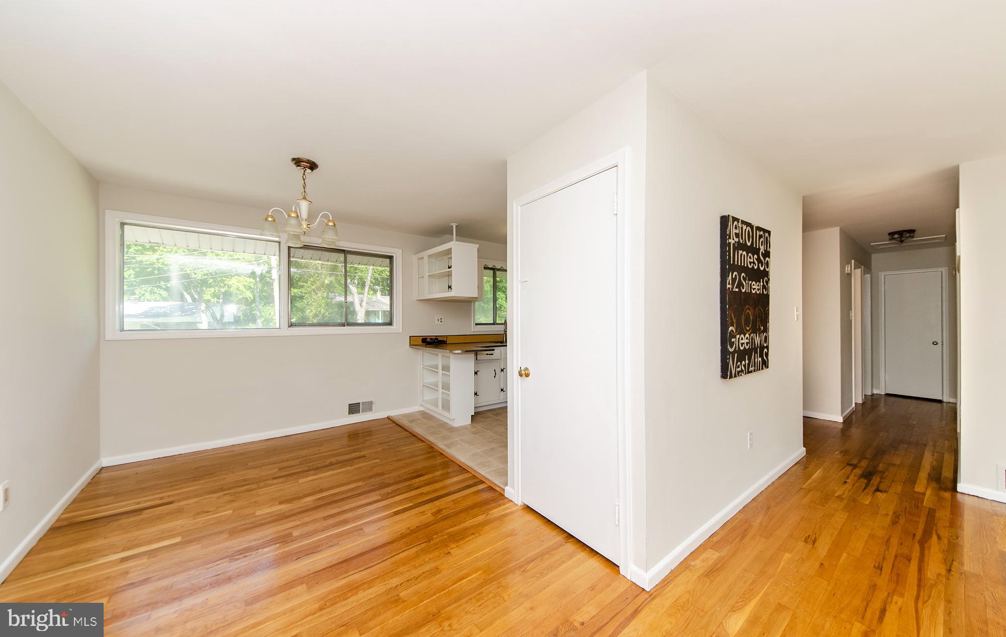 4411 Roundhill Road Alexandria, VA 22310 - Photo 6 of 23 Gallery Image 6