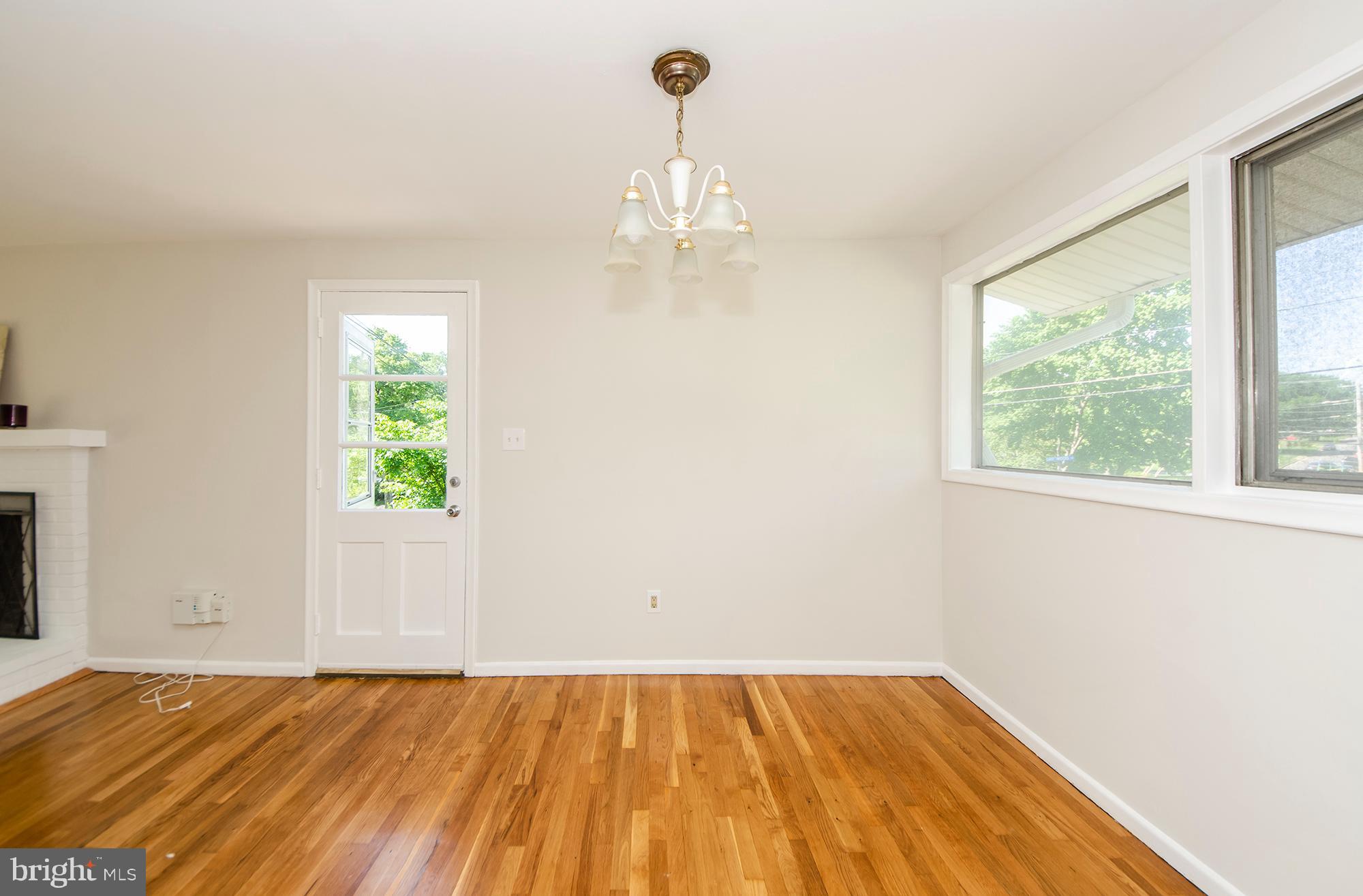 4411 Roundhill Road Alexandria, VA 22310 - Photo 7 of 23 Gallery Image 7