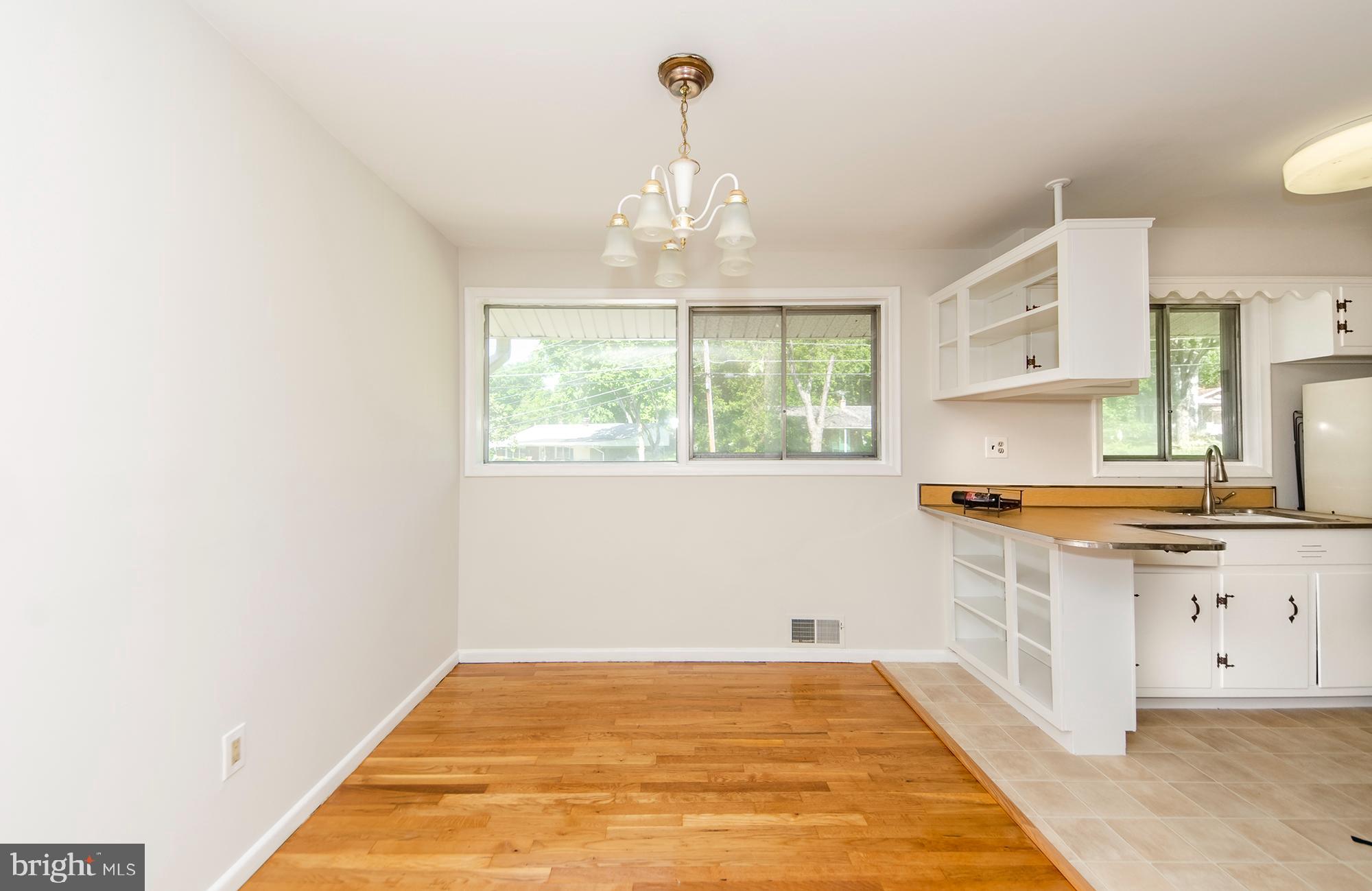 4411 Roundhill Road Alexandria, VA 22310 - Photo 8 of 23 Gallery Image 8
