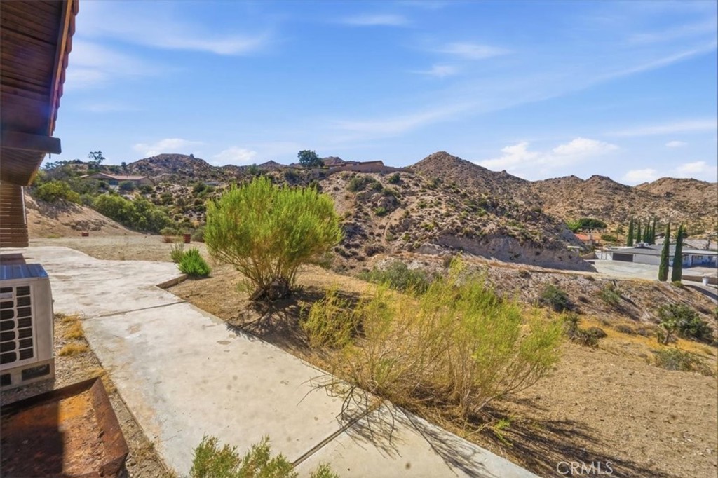 54026 Ridge Road Yucca Valley, CA 92284 - Photo 10 of 49