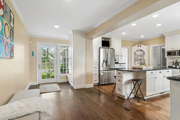 $2,200,000 | 630 South Beverly Lane, Arlington Heights, IL 60005