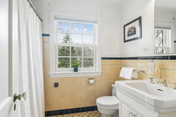 $2,200,000 | 630 South Beverly Lane, Arlington Heights, IL 60005