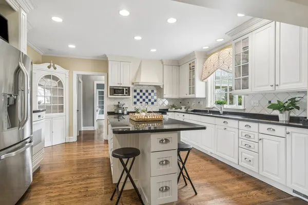 $2,200,000 | 630 South Beverly Lane, Arlington Heights, IL 60005