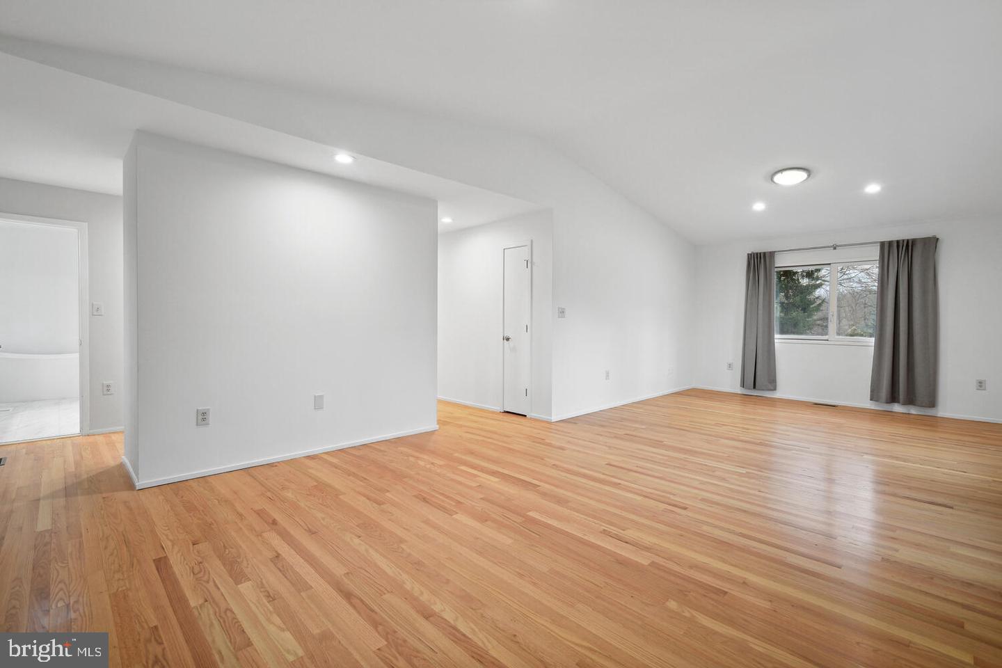 7700 Hamilton Spring Road Bethesda, MD 20817 - Photo 16 of 29