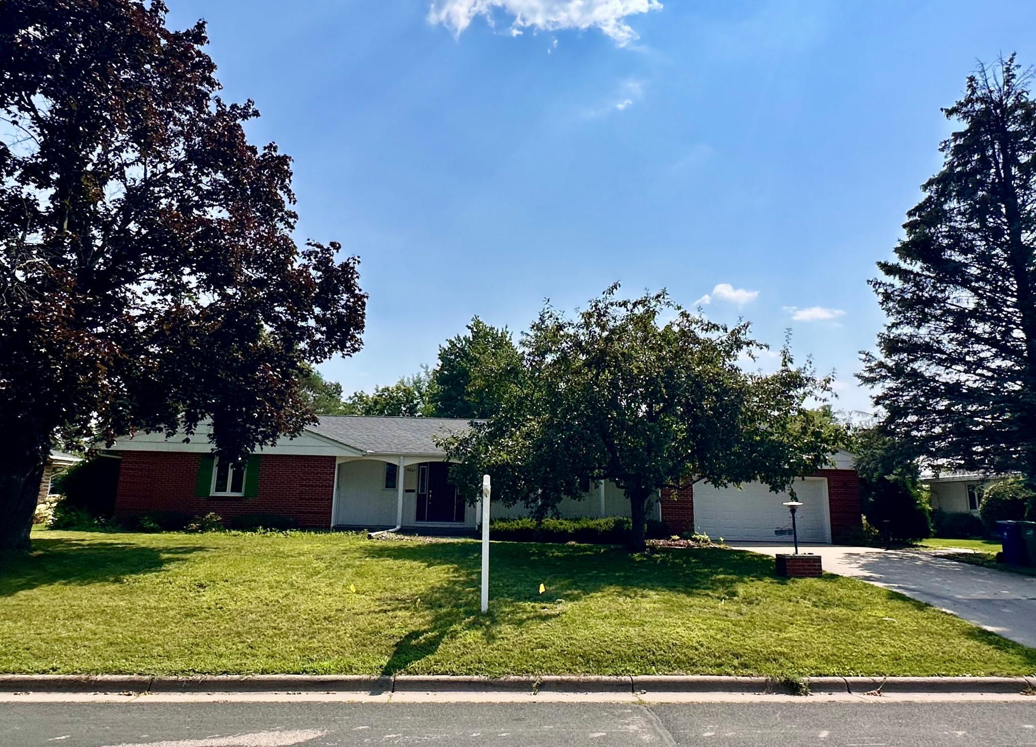 4221 Dunberry Lane, Edina, MN 55435 Compass