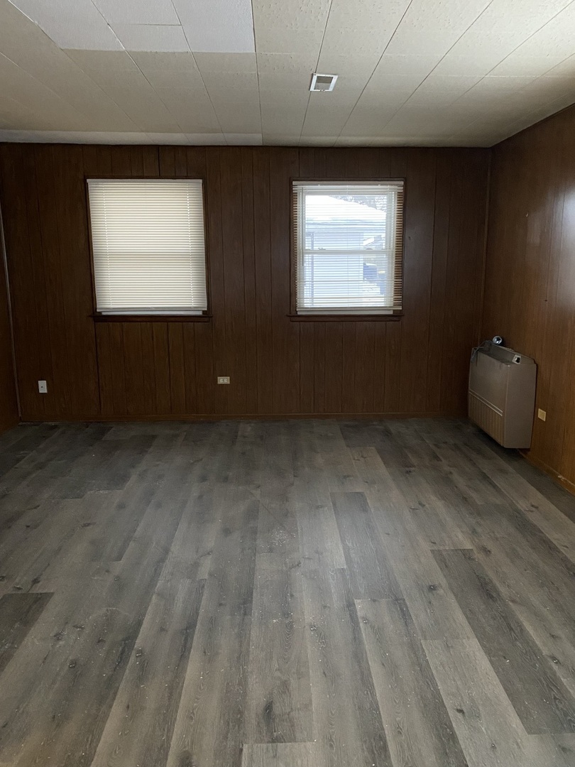 17218 Park Avenue Lansing, IL 60438 - Photo 11 of 19 an empty room with windows