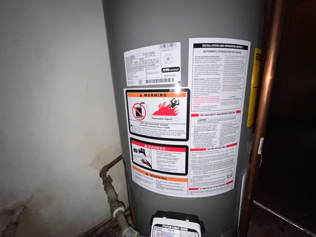 a view of empty room with window