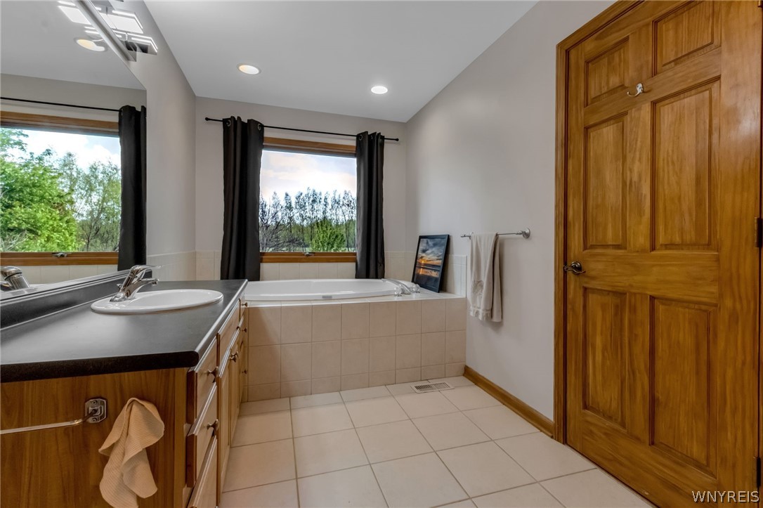 5435 Mapleton Road Lockport, NY 14094 - Photo 18 of 37