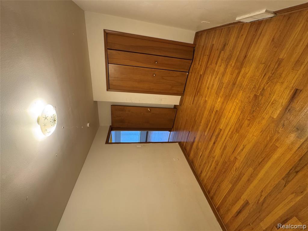 8309 Potomac Street Center Line, MI 48015 - Photo 11 of 22