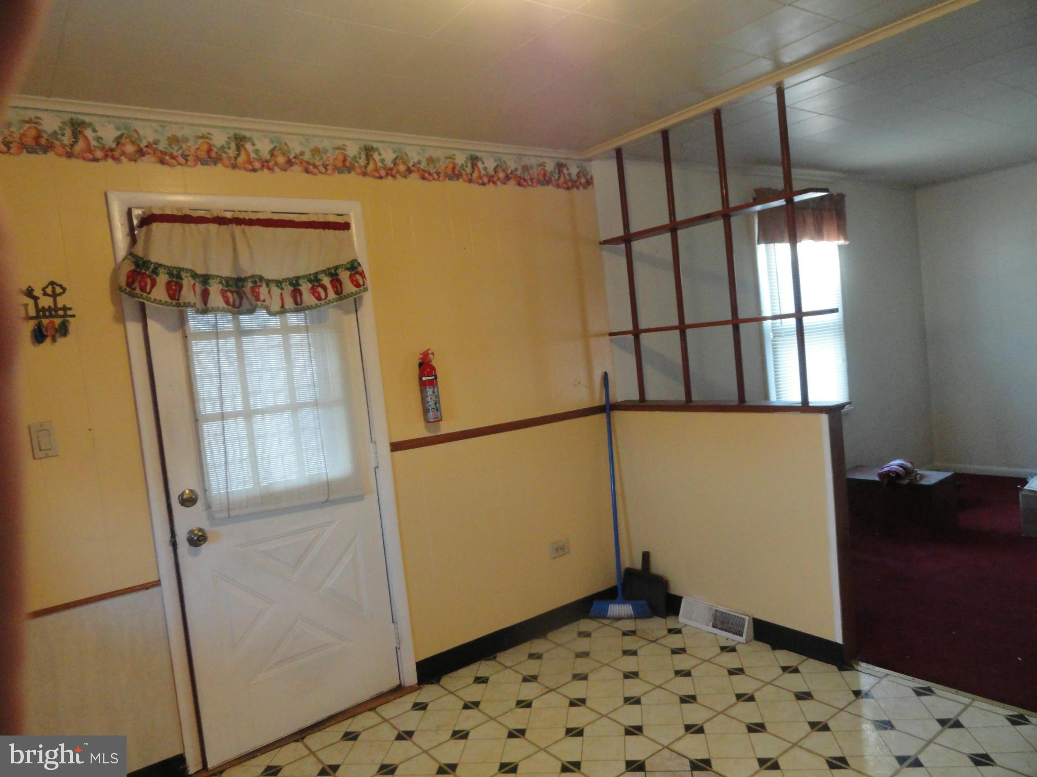 1727 Glen Curtis Road Baltimore, MD 21221 - Photo 13 of 26 Kitchen