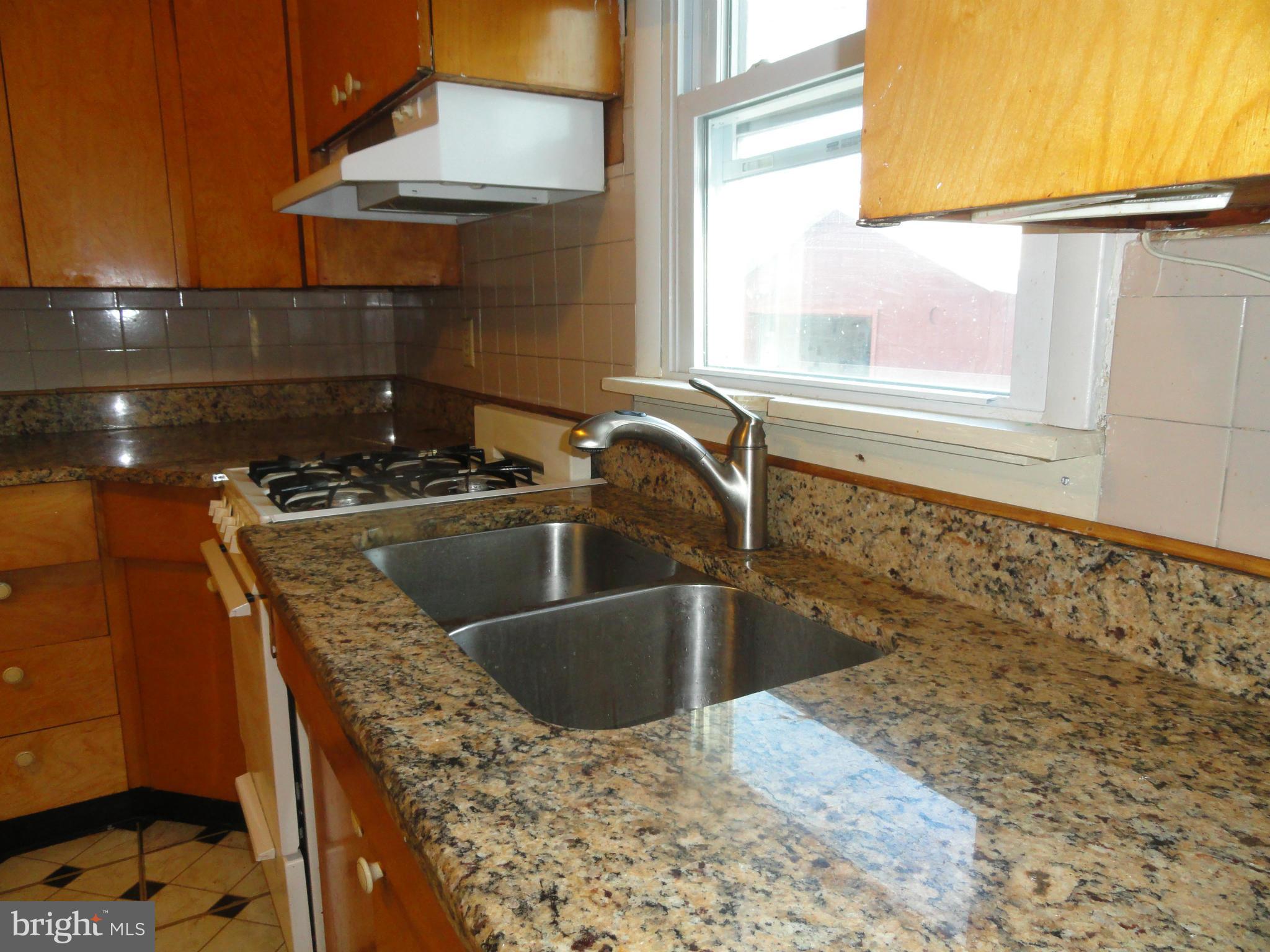 1727 Glen Curtis Road Baltimore, MD 21221 - Photo 3 of 26 Kitchen