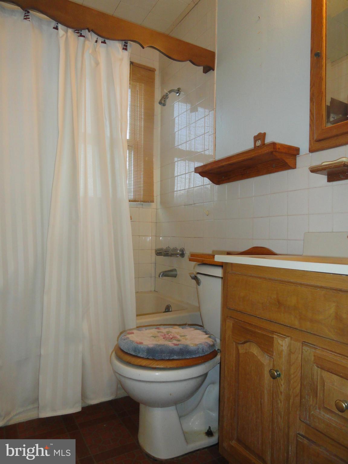 1727 Glen Curtis Road Baltimore, MD 21221 - Photo 6 of 26 Bath