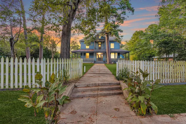 $319,000 | 1104 East Houston Avenue, Crockett, TX 75835