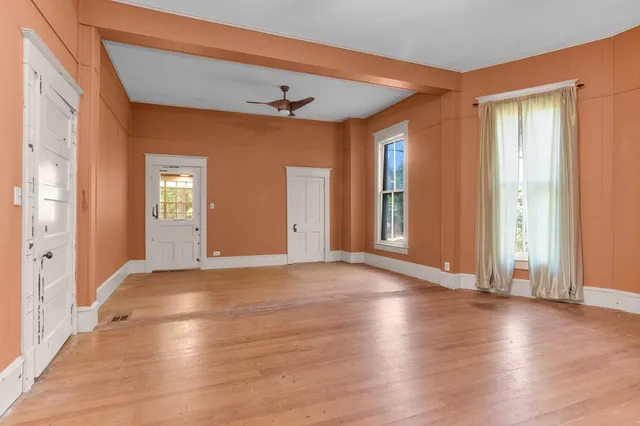 $319,000 | 1104 East Houston Avenue, Crockett, TX 75835