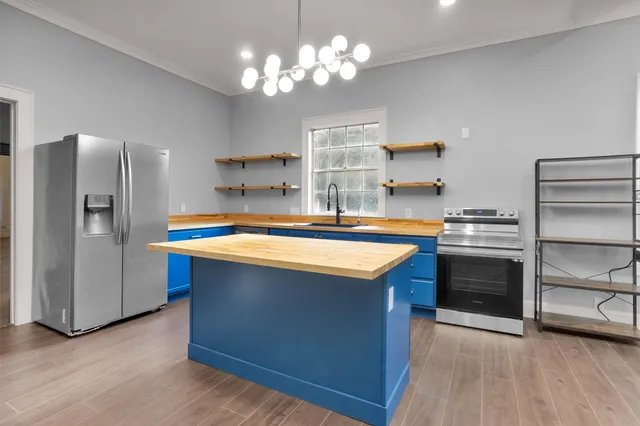 $319,000 | 1104 East Houston Avenue, Crockett, TX 75835