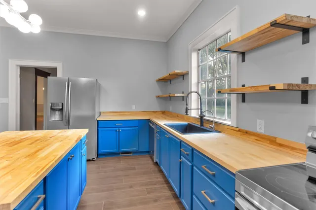 $319,000 | 1104 East Houston Avenue, Crockett, TX 75835