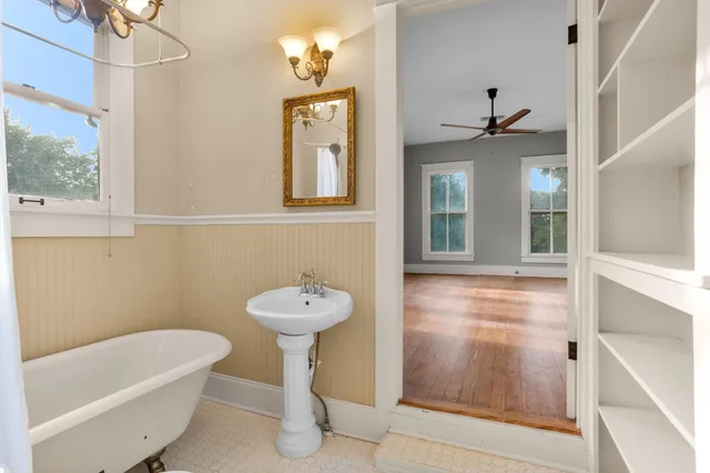 $319,000 | 1104 East Houston Avenue, Crockett, TX 75835