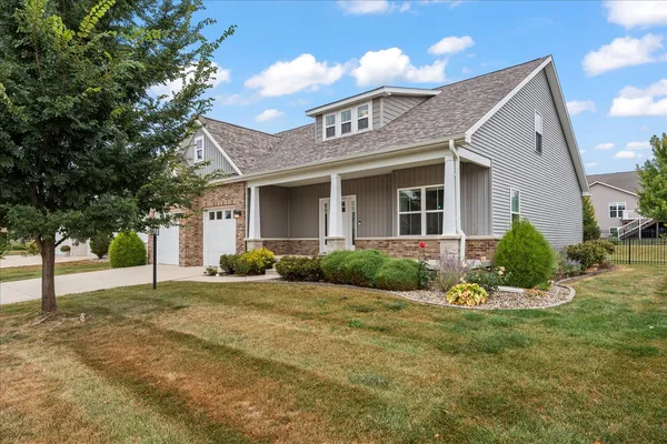 a view of a house with a yard