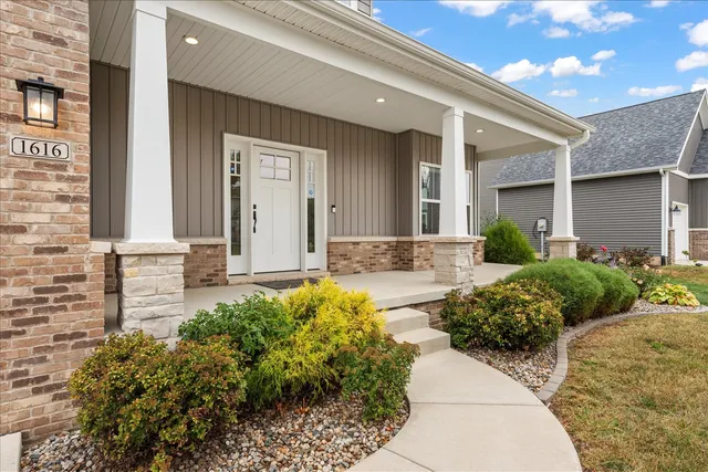 $525,000 | 1616 Kassen Avenue, Mahomet, IL 61853