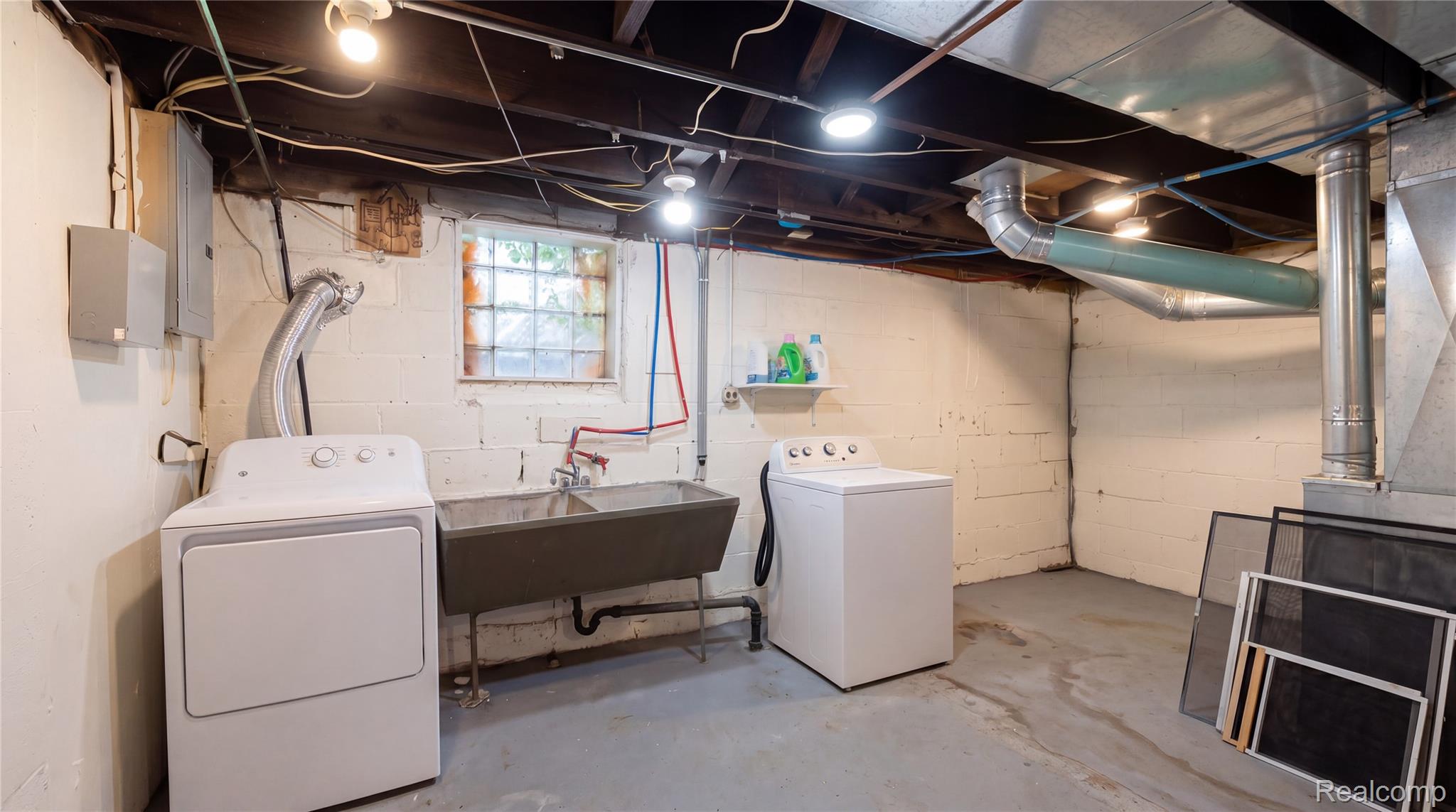 9426 John R Street Detroit, MI 48202 - Photo 17 of 17 Firefly_Gemini Flash_put washer against the wall 390795 (1).jpeg