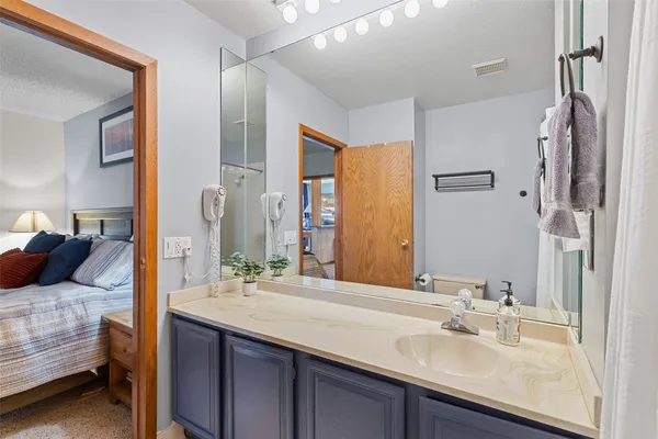 a en suite bathroom with a double vanity sink and a mirror