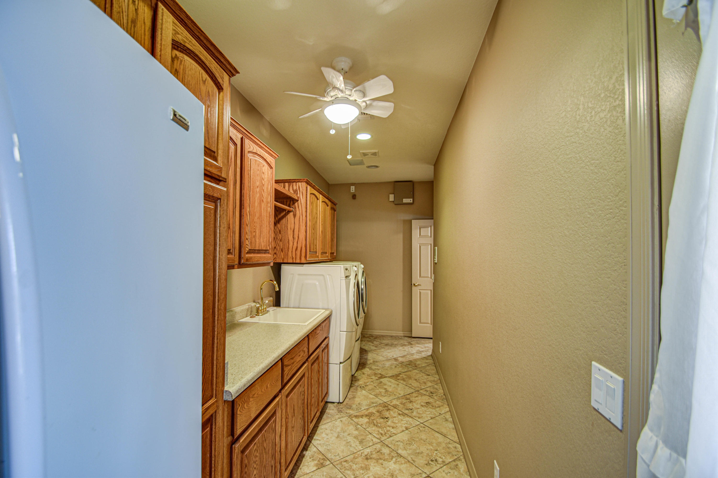2257 South Mountain View Road Apache Junction, AZ 85119 - Photo 17 of 56 MOUNTAIN VIEW LAUNDREY 2