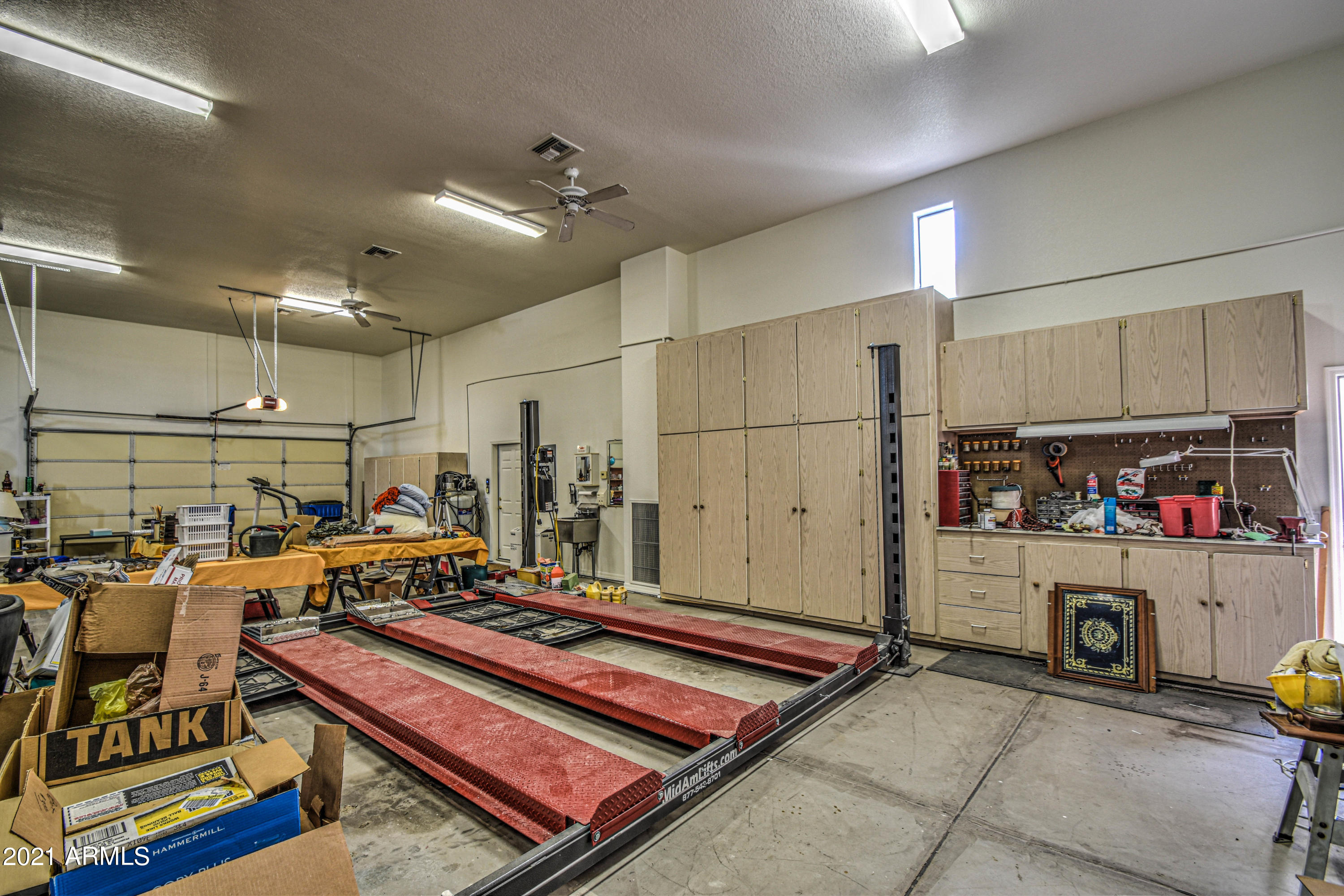 2257 South Mountain View Road Apache Junction, AZ 85119 - Photo 37 of 56 MOUNTAIN VIEW GARAGE LIFT AND WORK AREA
