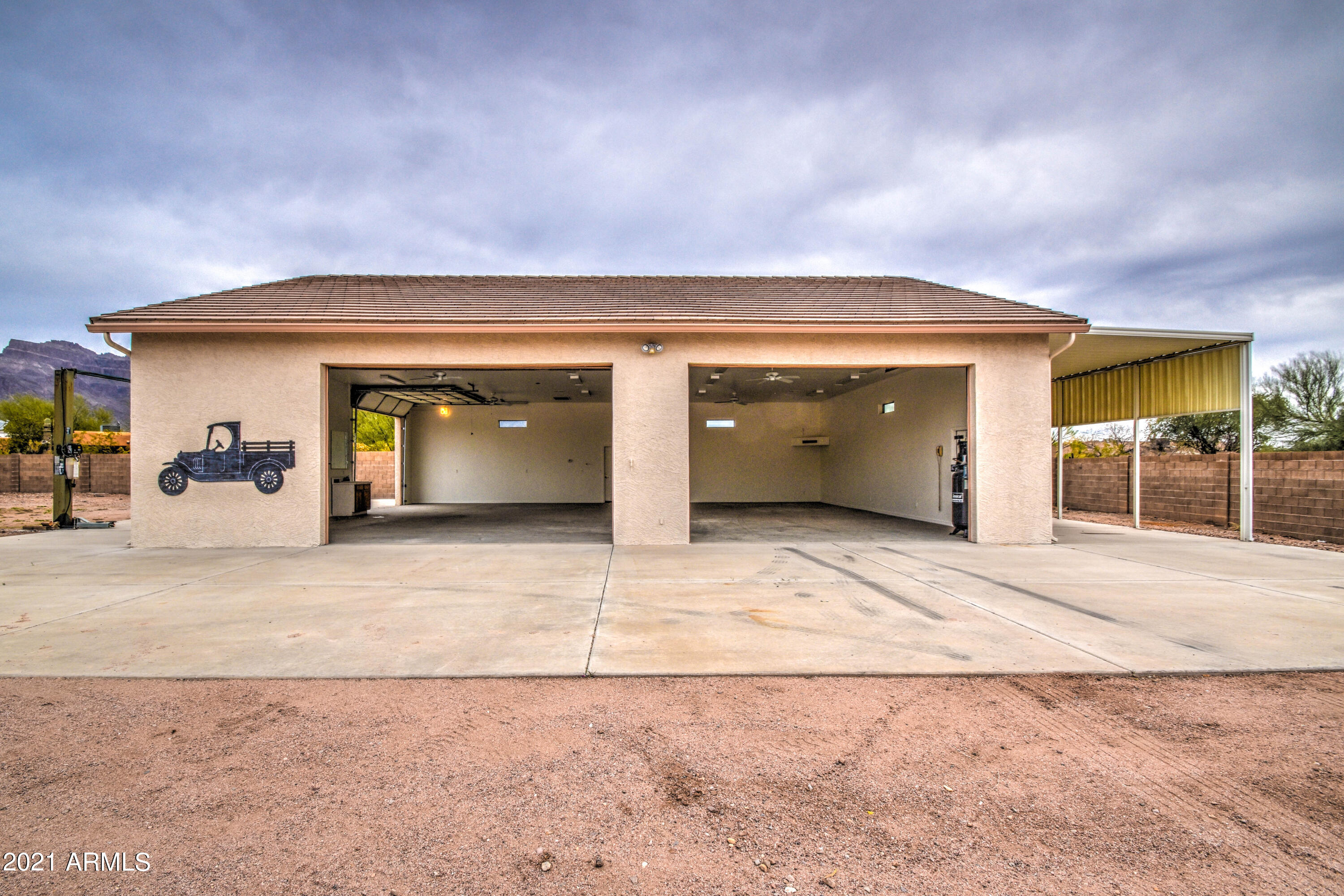 2257 South Mountain View Road Apache Junction, AZ 85119 - Photo 41 of 56 MOUNTAIN BARN OPEN