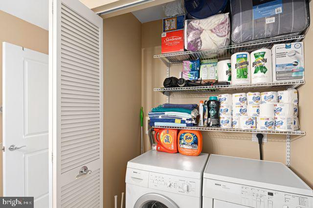 901 North Penn Street, Unit R507 Philadelphia, PA 19123 - Photo 11 of 28 a utility room with dryer and washer