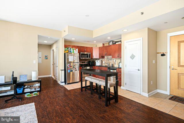 901 North Penn Street, Unit R507 Philadelphia, PA 19123 - Photo 4 of 28 a view of a livingroom with furniture and a livingroom