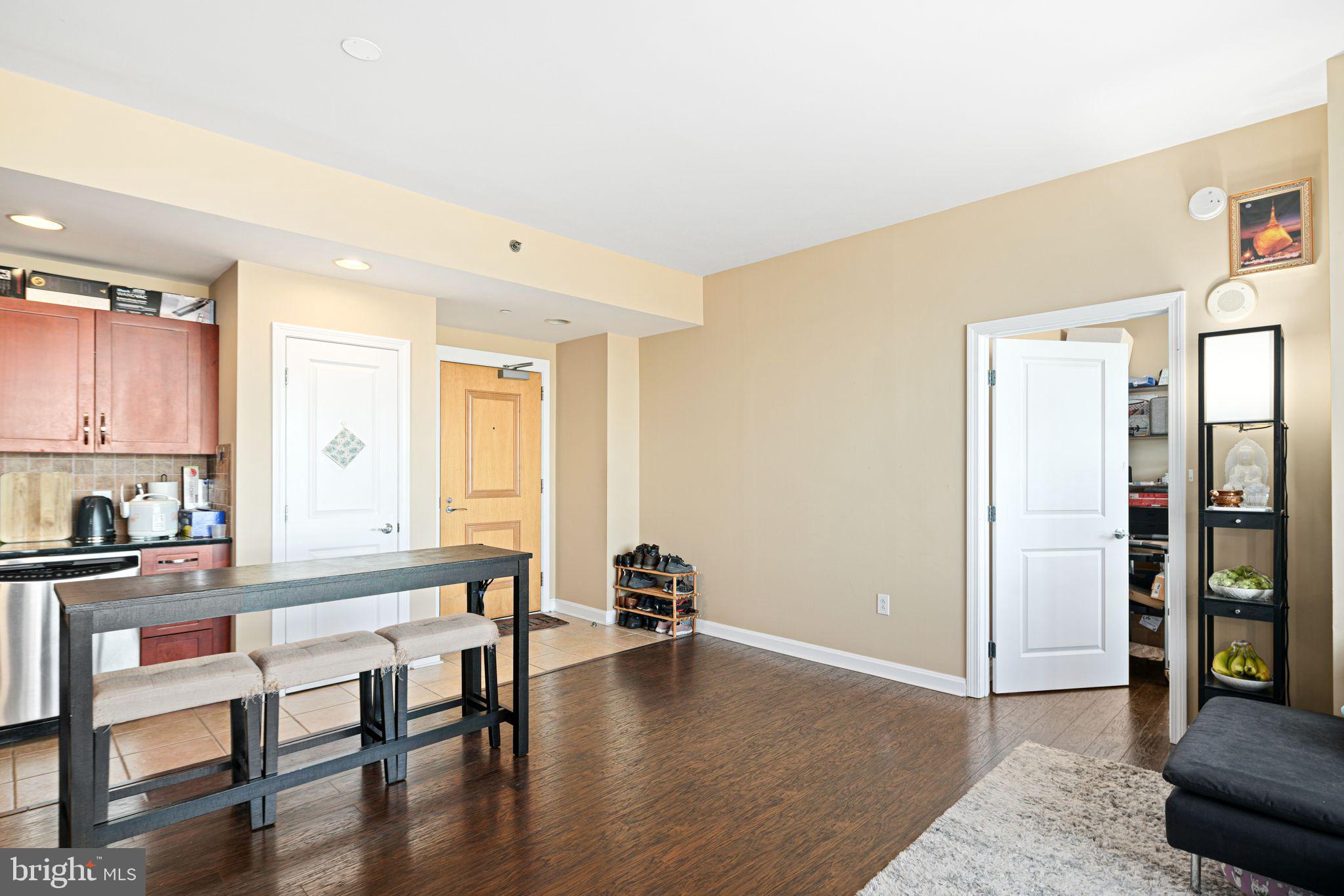 901 North Penn Street, Unit R507 Philadelphia, PA 19123 - Photo 5 of 28 a living room with furniture and a large window