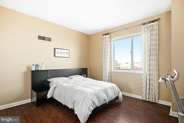 901 North Penn Street, Unit R507 Philadelphia, PA 19123 - Photo 8 of 28 a bedroom with a bed and a window
