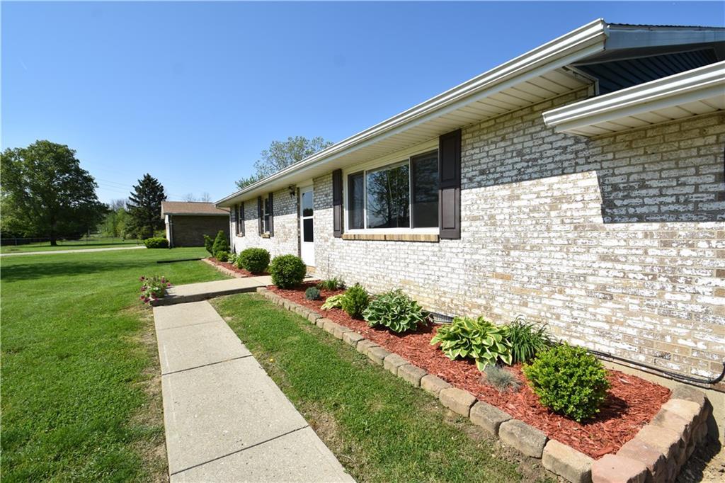 4821 Willow Dale Road Springfield, OH 45502 - Photo 3 of 27