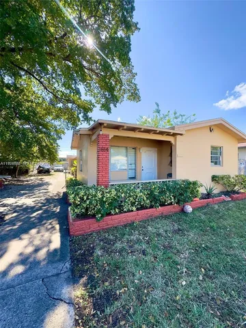 $1,325 | 1814 Washington Street, Unit 14, Hollywood, FL 33020