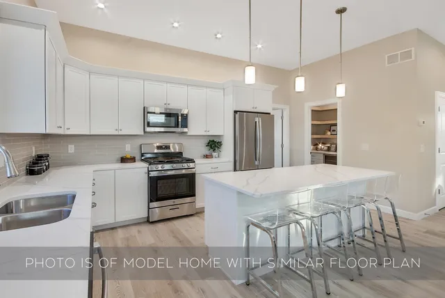 $599,999 | 54844 Northbridge W Court, Osceola, IN 46561