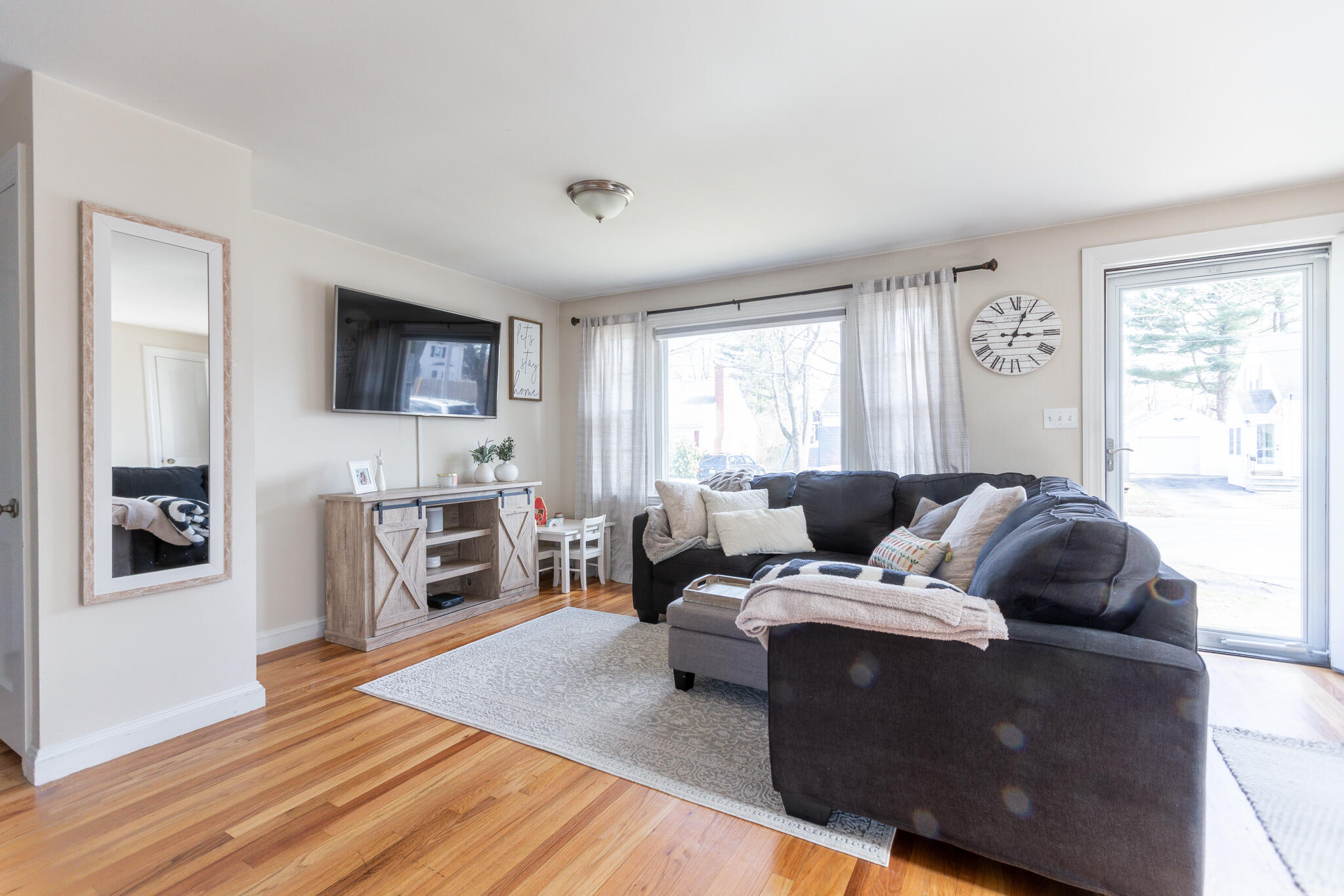 20 Eastlawn Living Room