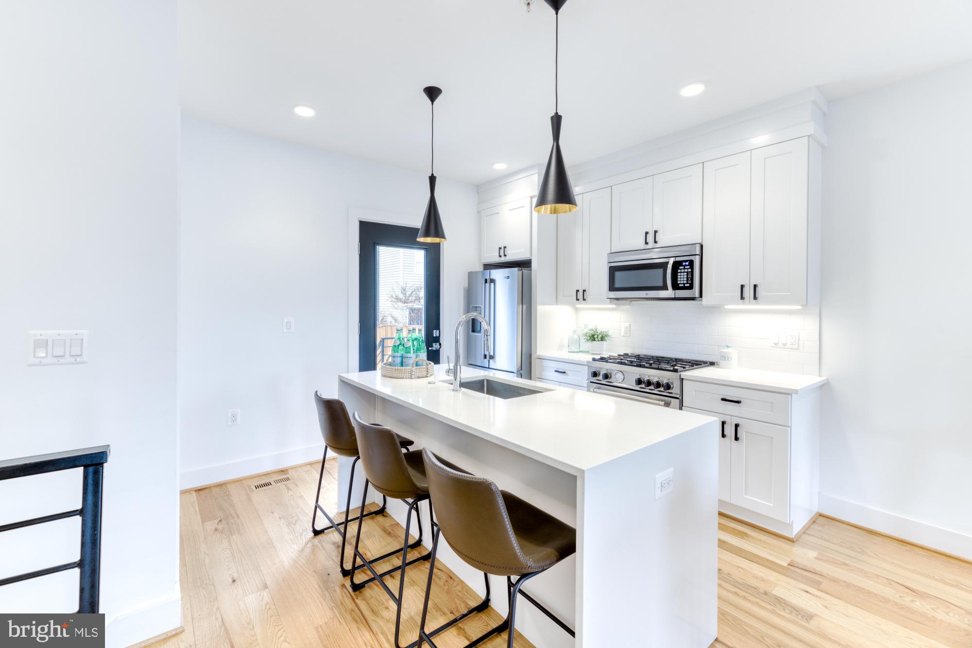 537 Gresham Place Northwest, Unit 1 Washington, DC 20001 - Photo 3 of 17