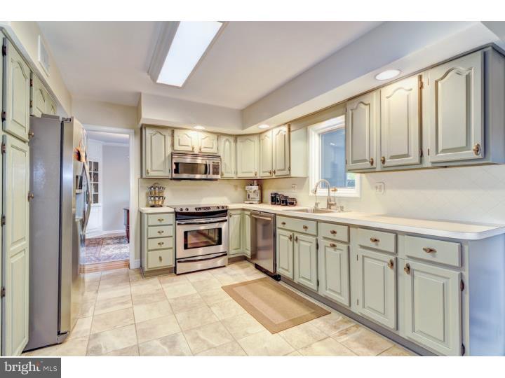 112 Walker Road Washington Crossing, PA 18977 - Photo 6 of 25 Kitchen