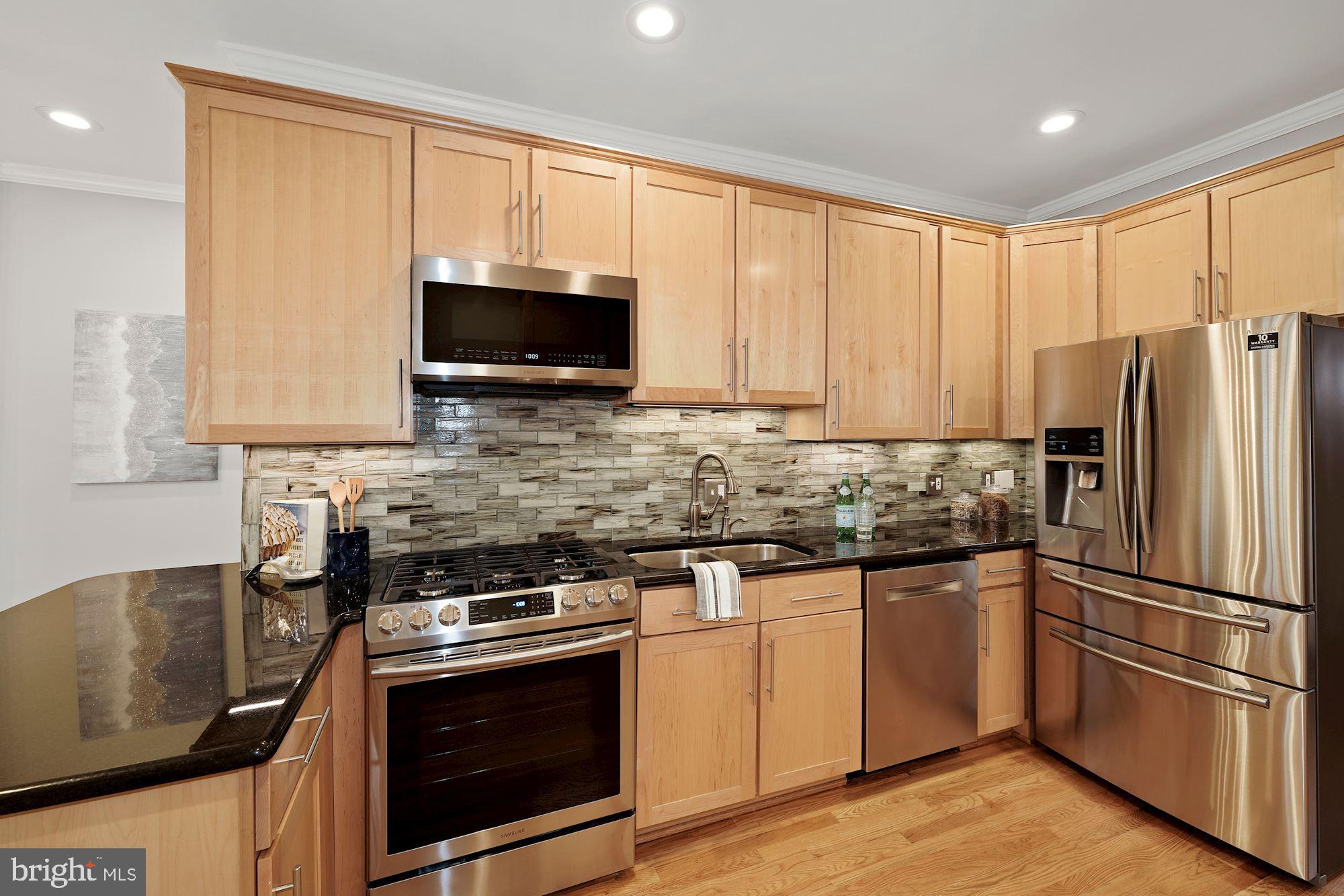 1106 K Street Northeast Washington, DC 20002 - Photo 9 of 26 Gas range and high-end appliances