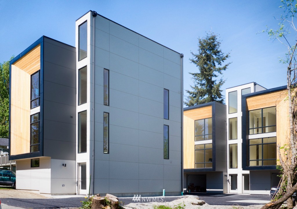2816 Southwest Genesee Street Seattle, WA 98126 - Photo 1 of 16 Gallery Image 1