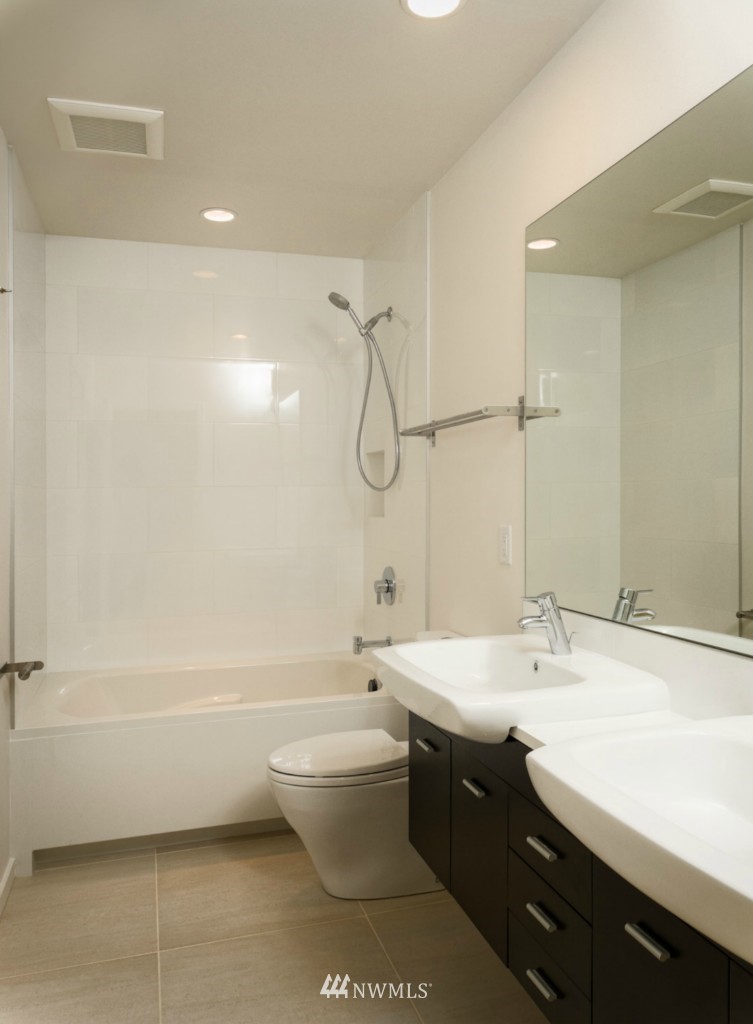 2816 Southwest Genesee Street Seattle, WA 98126 - Photo 11 of 16 Gallery Image 11