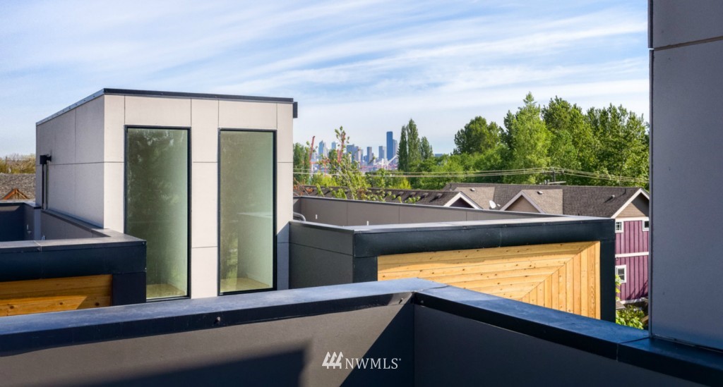 2816 Southwest Genesee Street Seattle, WA 98126 - Photo 4 of 16 Gallery Image 4