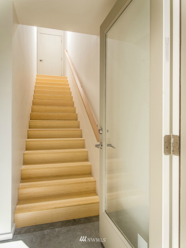 2816 Southwest Genesee Street Seattle, WA 98126 - Photo 5 of 16 Gallery Image 5