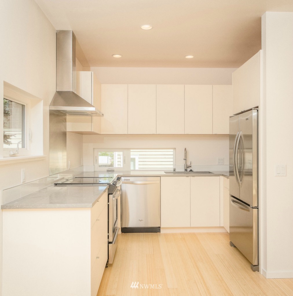 2816 Southwest Genesee Street Seattle, WA 98126 - Photo 6 of 16 Gallery Image 6