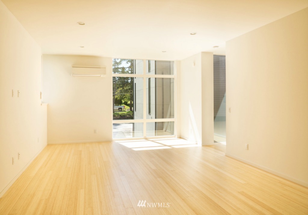 2816 Southwest Genesee Street Seattle, WA 98126 - Photo 7 of 16 Gallery Image 7