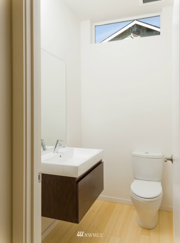 2816 Southwest Genesee Street Seattle, WA 98126 - Photo 8 of 16 Gallery Image 8
