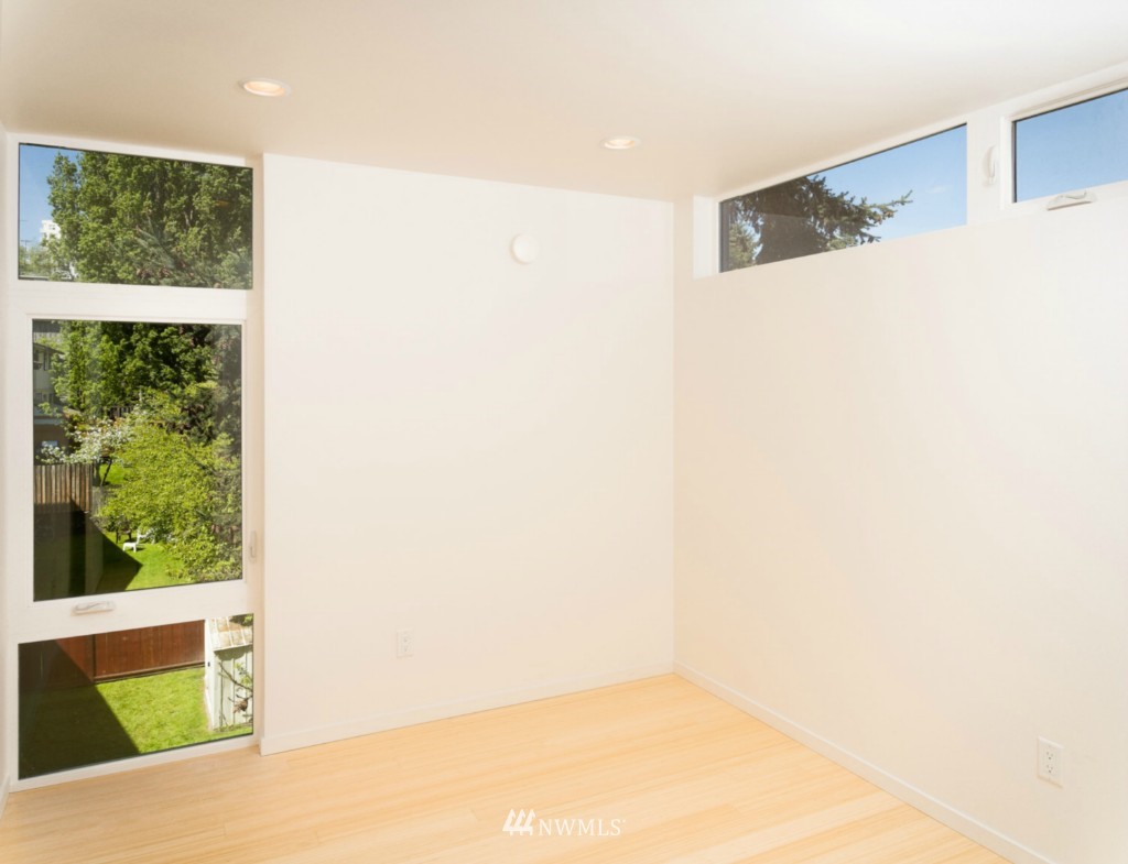 2816 Southwest Genesee Street Seattle, WA 98126 - Photo 10 of 16 Gallery Image 10