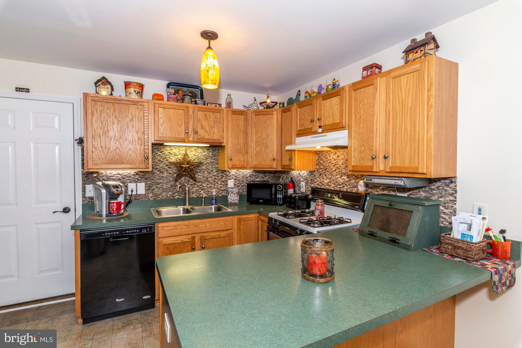 13 Sandstone Court Lititz, PA 17543 - Photo 9 of 27 Gallery Image 9